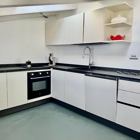 Floor Design Apt, 3bd, 2bt! *