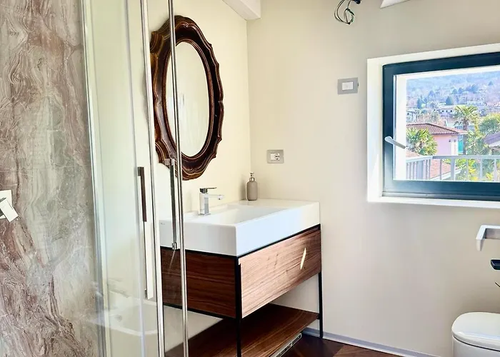 Floor Design Apt, 3bd, 2bt! Διαμέρισμα Colico