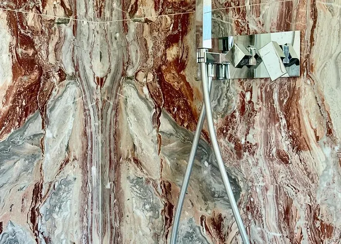 Floor Design Apt, 3bd, 2bt! Διαμέρισμα *