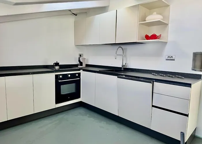 Floor Design Apt, 3bd, 2bt! *