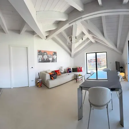 Apartament Floor Design Apt, 3bd, 2bt! Colico